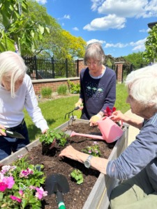 Pat, Dennie, Marionne